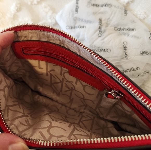 NWT CALVIN KLEIN wristlet.  GREAT COLORS.   10 X 6.5 ORIGINAL PACKING - Picture 5 of 8